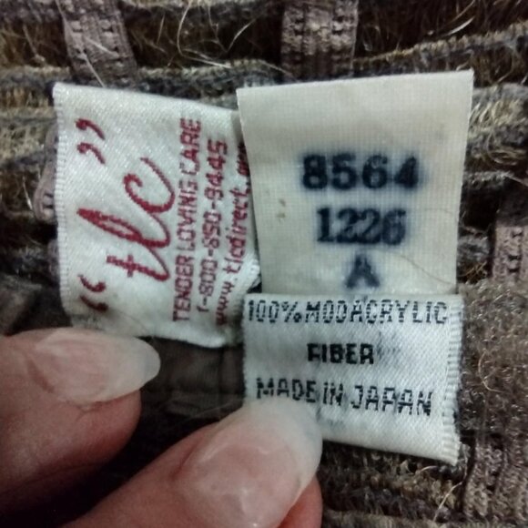 TLC Light Brownish Blonde Wavy Nora Style Wig With 10” Styrofoam Head - Picture 10 of 10